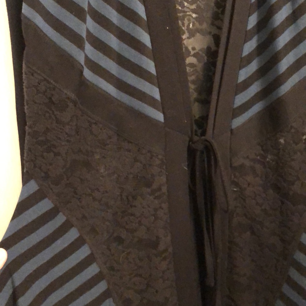 Lace Inset Wrap Long Top - Picture 6 of 6